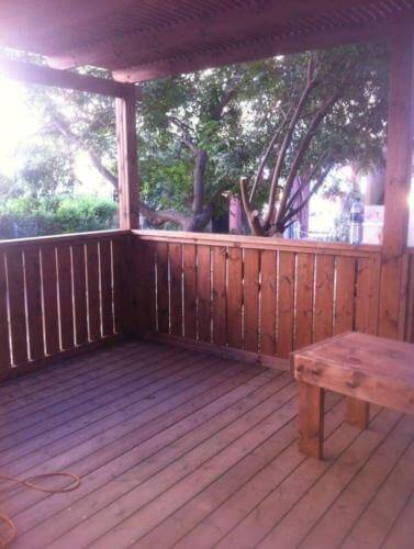 פרגולה ודק בחצר